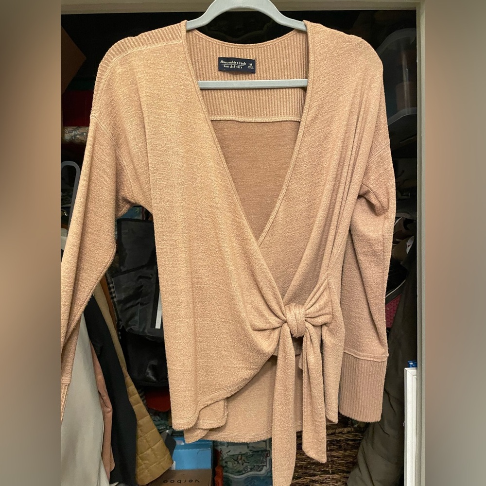 Abercrombie : Size M wrap-tie sweater